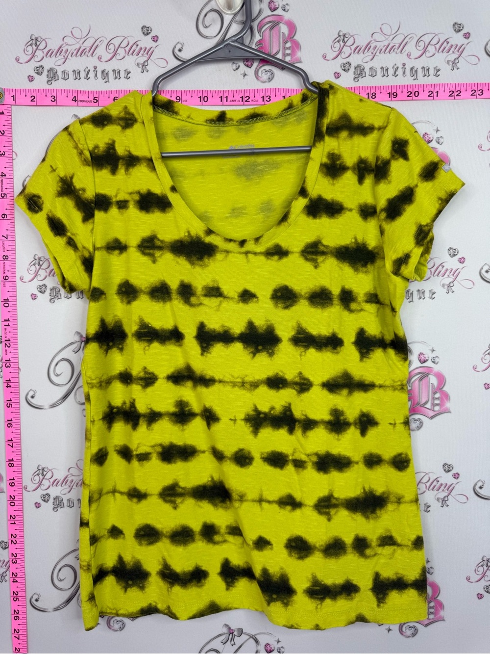 Columbia T-shirt Women's Tie-Dye V-Neck Short Sleeve Tee green Yellow & Black
